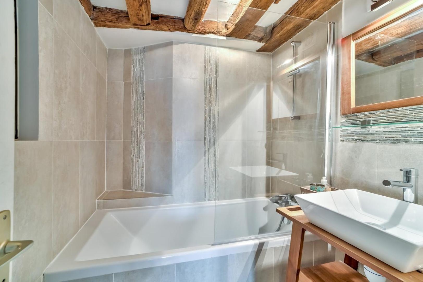 Guestready - Elegant 2br Ap In Saint-martin * Paris